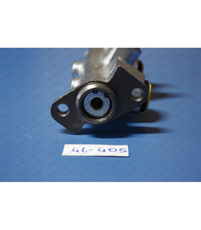 Double circuit master cylinder Ø 20.6mm (x3 outlets Ø10x100) - ref 7700617299 - 1