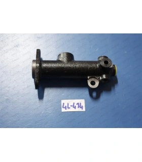 Single circuit master cylinder Ø 22mm (x4 outlets: x1 in Ø7/16" - 20UNF and x3 in Ø3/8" - 24UNF) - 1